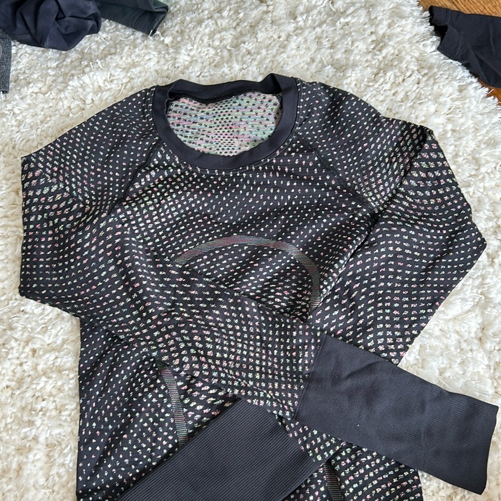 Lulu swiftly tech long sleeve black and multicolor size 2